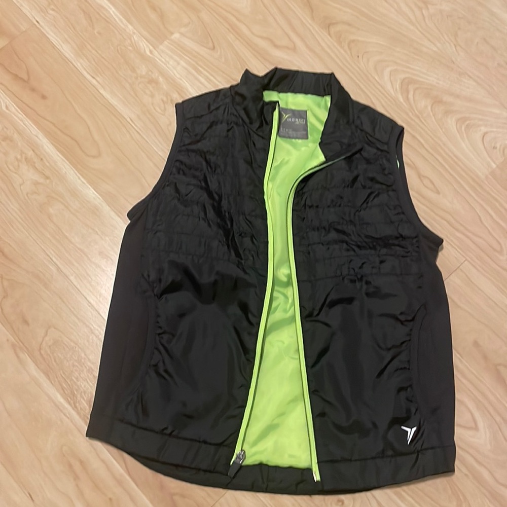 Boys vest  seize s (6-7 years)
